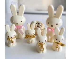 PÁSCOA BWB SILICONE COELHO SENTADO MÉDIO